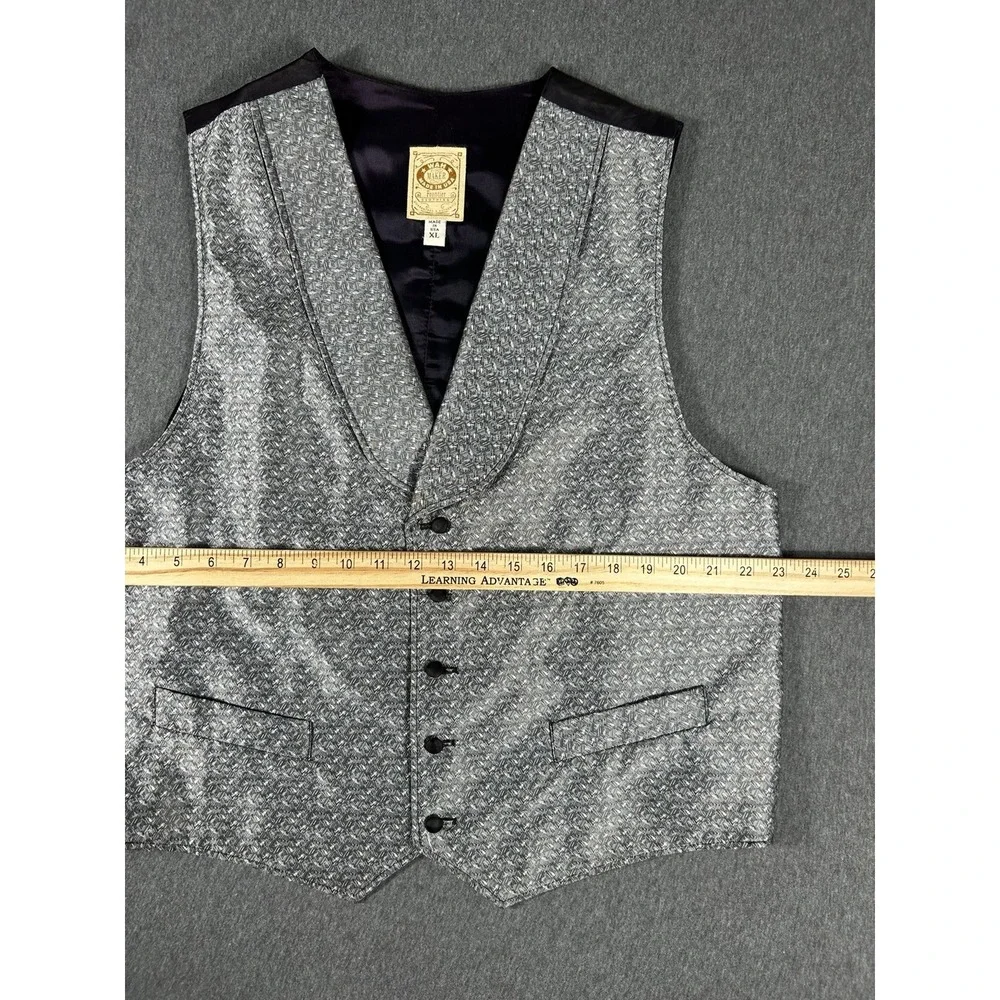 Wah Maker Frontier Clothing Silver Patterned‎ Vest Made In USA Size XL